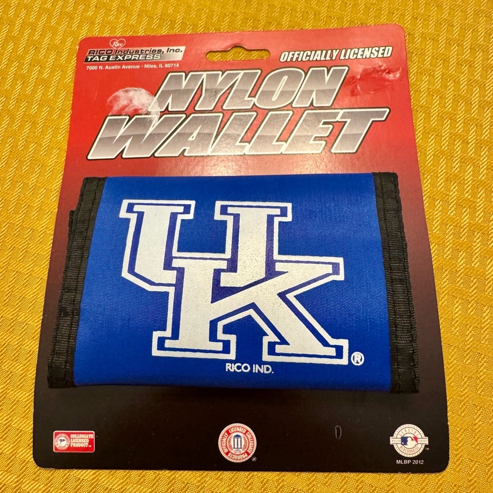 NEW MENS NCAA KENTUCKY WILDCATS NYLON TRIFOLD WALLET OFFICIALLY LICENSED